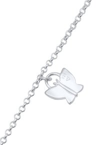 Silverfjärilsberlock på en kedja, med en polerad yta och intrikata detaljer, med "925" stämpel som indikerar äktheten av sterlingsilver.