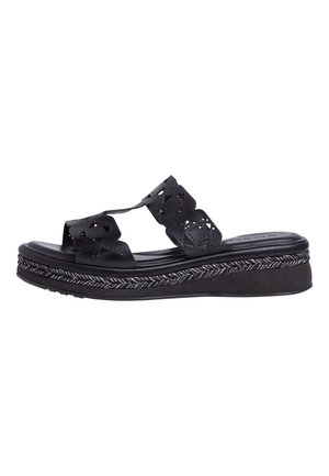 Sandales compensées noires avec des détails découpés en perforations sur les brides, une semelle intermédiaire texturée et un accent tressé le long du plateau.