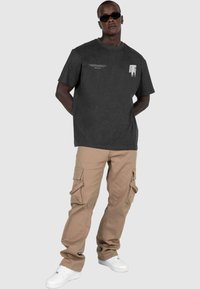 MJ Gonzales METAMORPHOSE V.2 - T-shirts print - charcoal