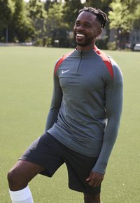 Nike Performance STRIKE DRILL TOP - Langarmshirt - iron grey/dragon red/white