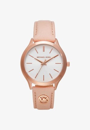 Okrągły, różowo-złoty zegarek z białą tarczą, minimalistycznymi, różowo-złotymi indeksami godzin i jasnoróżowym skórzanym paskiem z detalem logo MK.