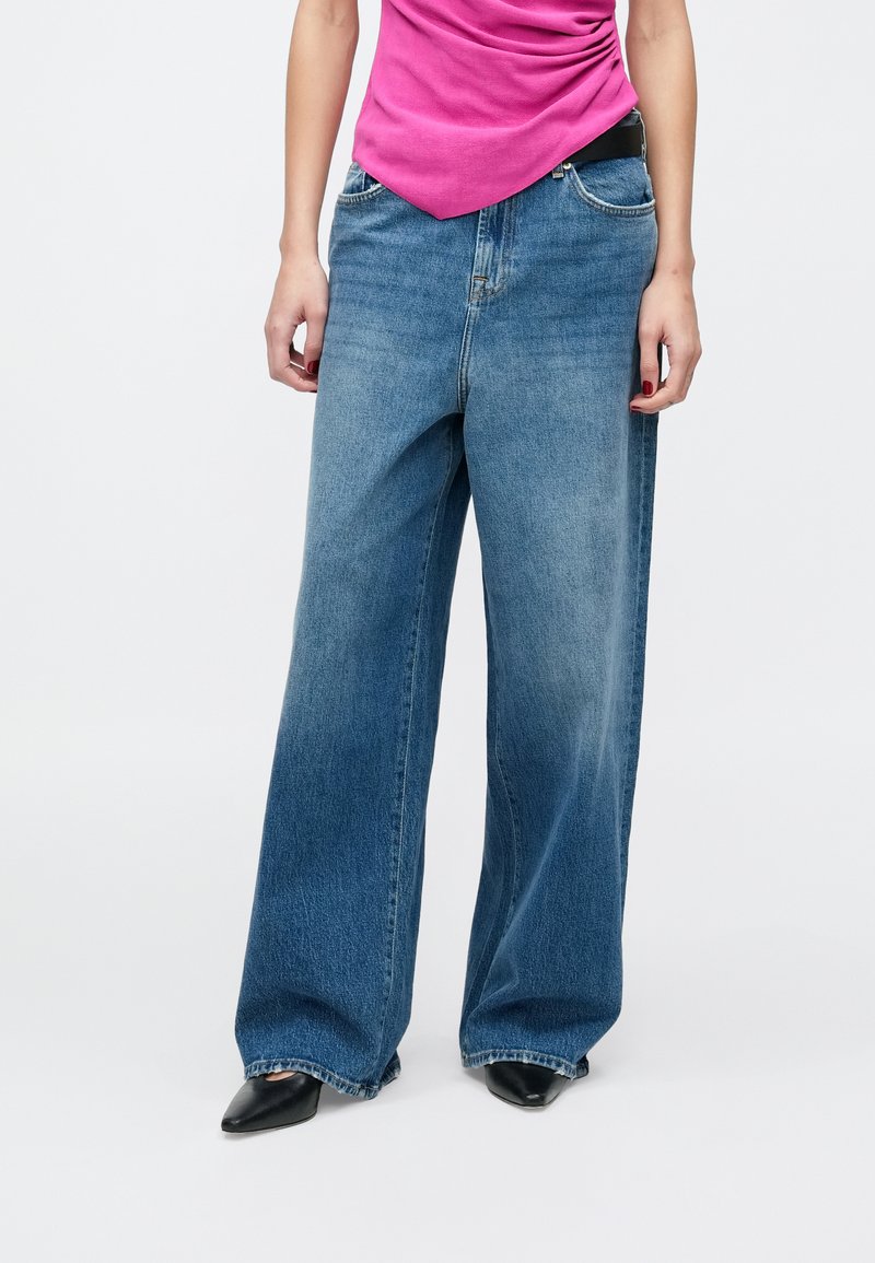 7 for all mankind SLOUCHY WIDE MANKIND - Džinsi ar platām starām - light blue