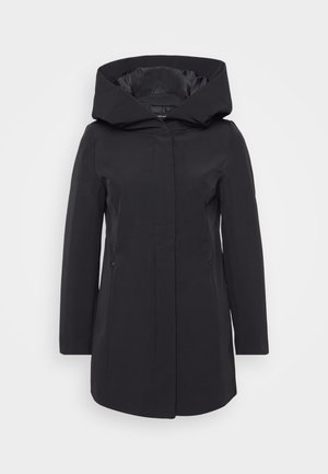 Fekete, könnyű kabát, nagy, strukturált kapucnival, függőleges varrásokkal, elülső záródással és két oldalsó zsebbel. Simma textúra és testhezálló fazon.