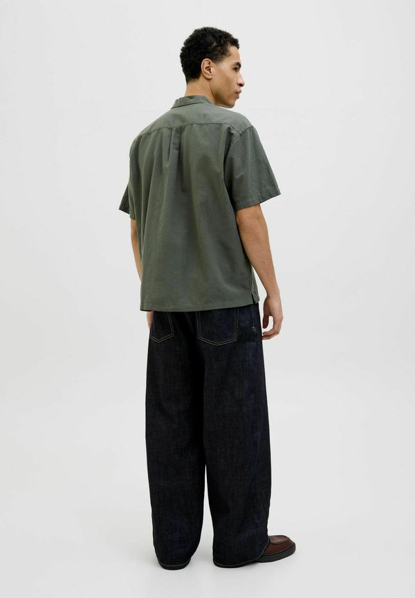 RESORT - Shirt - beetle3