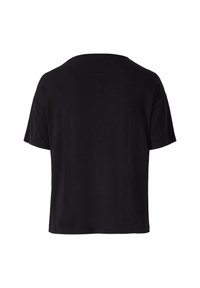 Czarna koszulka z krótkim rękawem wykonana z miękkiego materiału, charakteryzująca się luźnym krojem, okrągłym dekoltem oraz schludnym wykończeniem bez widocznych logo czy wzorów.