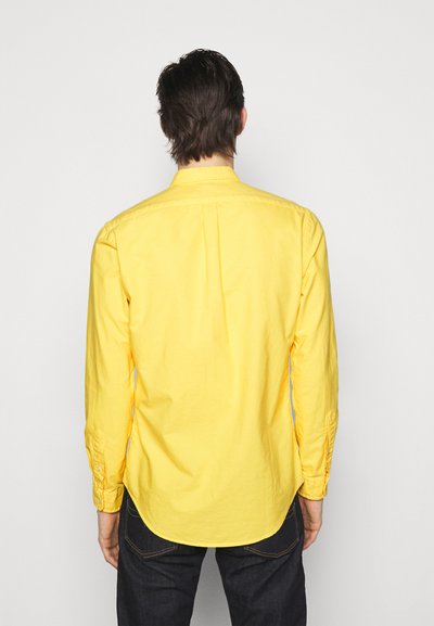 Polo Ralph Lauren SLIM FIT GARMENT-DYED OXFORD SHIRT - Camisa - signal yellow