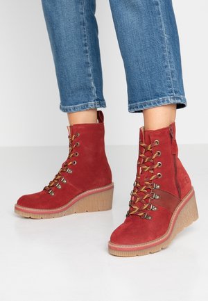 Tamaris Botines de cuña - red