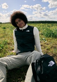 The North Face MOUNTAIN ATHLETICS HYBRID GILET - Γιλέκο - black