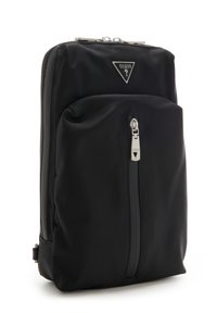 Zaino nero in nylon con una tasca frontale con zip, accessori in argento e un logo triangolare. Parte superiore arrotondata con spallacci regolabili.