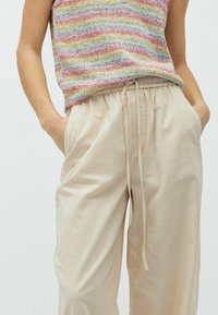 Thumbnail Image 4