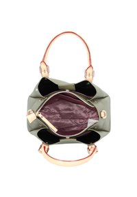 Sac à main vert olive avec un extérieur texturé, une quincaillerie de couleur or rose et un intérieur bordeaux. Il dispose de poignées doubles et d'une poche zippée.