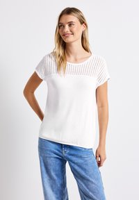 Street One MIT SPITZENDETAILS - T-shirt con stampa - weiß