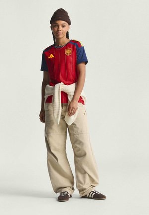 T-shirt print - vivid red