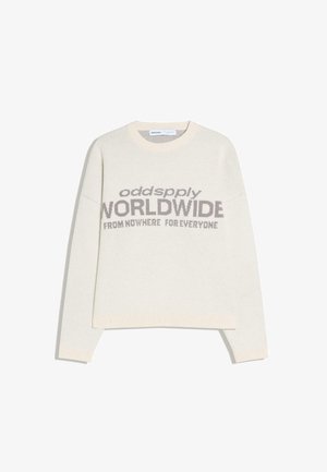 Kremowy sweter z długim rękawem, wykonany z dzianiny, z okrągłym dekoltem i napisem „oddspply WORLDWIDE FROM NOWHERE FOR EVERYONE” na przodzie.