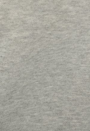 Lichtgrijze stof met een zachte textuur, voorzien van een gemêleerd patroon. Het materiaal lijkt gebreid, met een iets onregelmatige weving.