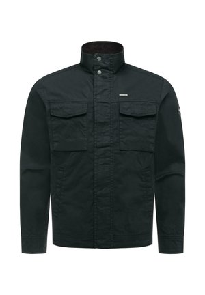 Mørkegrøn militærinspireret jakke med høj krave, trykknaplukning, to brystlommer med klap og sidelommer.