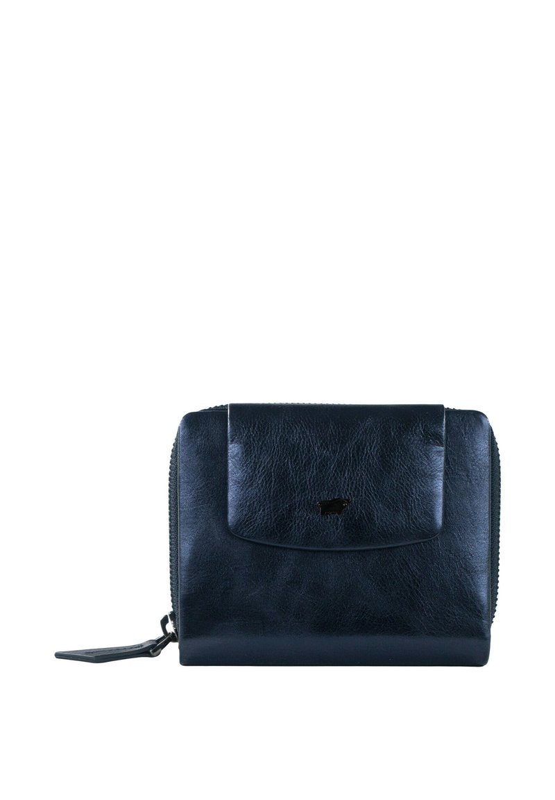 Portafoglio in pelle nera con finitura testurizzata, chiusura con zip e pattina frontale. Presenta un piccolo logo in rilievo sulla pattina. Design compatto.