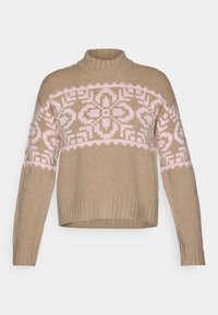 Pulover bej cu guler înalt, având un model geometric roz pe piept. Material tricotat texturat, lungime scurtă și manșete cu bordură.