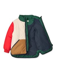 Veste en duvet avec un design en blocs de couleurs rouge, beige, vert et marron, dotée d'un col montant et d'une fermeture éclair. Tissu doux et isolant.