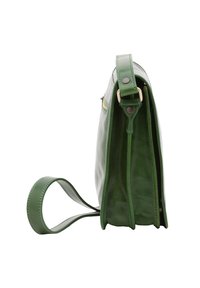Borsa in pelle verde con una texture liscia, forma rettangolare, tracolla e dettagli metallici. Presenta una chiusura con zip nella parte superiore.