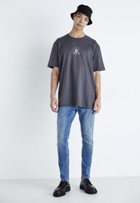 Only & Sons ONSLOOM SLIM ONE - Blugi slim fit - medium blue denim