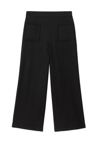 Pantalons noirs à jambes larges en tissu lisse, dotés de deux poches arrière et d'une taille épurée et bien ajustée.