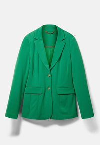 Blazer vert vif ajusté avec deux poches avant, col à revers cranté et deux boutons avant sur fond blanc uni.