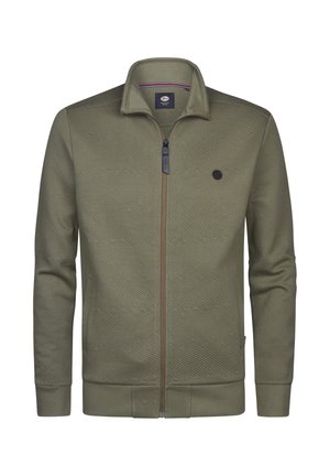 Giacca verde oliva con cerniera a zip, motivo a chevron testurizzato, collo alto e cerniera a contrasto. Presenta una toppa con il logo sul petto.