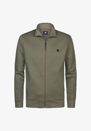 Giacca verde oliva con cerniera a zip, motivo a chevron testurizzato, collo alto e cerniera a contrasto. Presenta una toppa con il logo sul petto.