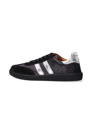 Sneakers - black