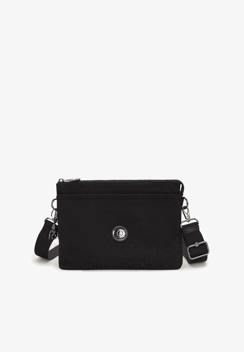 Bolso cruzado de nylon negro con superficie texturizada, cierre de cremallera, herrajes circulares de plata y correa ajustable.