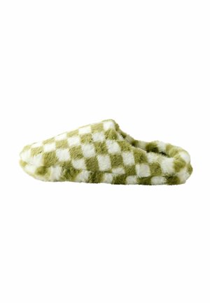 Roheline ja valge ruuduline pehme suss, millel on pehme ja plush tekstuur ning ümar varvas, pakkudes hubast siseruumide mugavust.