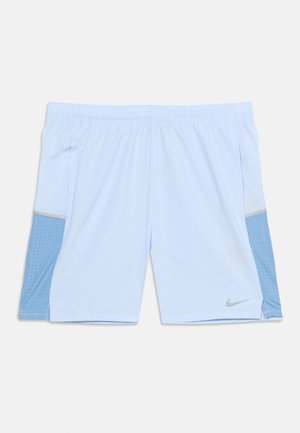 Αθλητικά σορτς σε ανοιχτό μπλε χρώμα με ελαστική μέση, διάτρητες πιο σκούρες μπλε πλευρικές πάνελ και μικρό ανακλαστικό λογότυπο Nike στην αριστερή πλευρά του ποδιού.