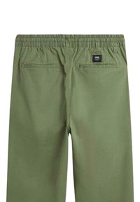 Pantalones de algodón verdes con cintura elástica, que cuentan con dos bolsillos traseros y una pequeña etiqueta de marca negra en la parte superior derecha.