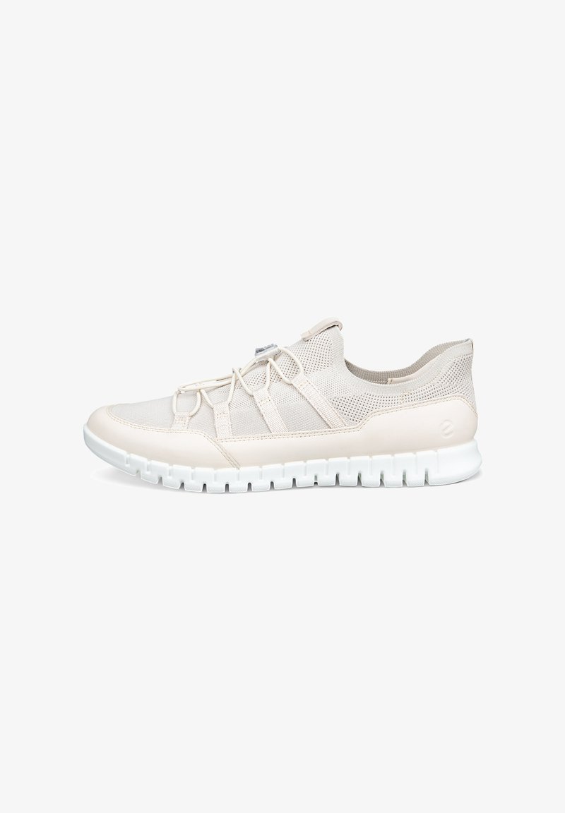 Chaussure de sport beige clair en mesh et matériau synthétique, avec des lacets élastiques, une semelle texturée et un design minimaliste.