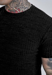 SIKSILK Marškinėliai su spaudiniu - black