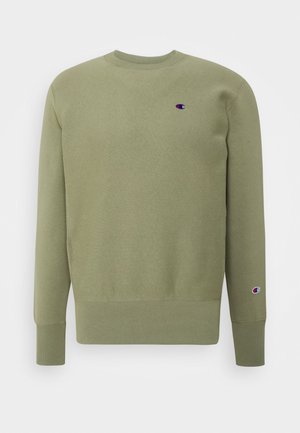 Lysegrøn olivengrøn crewneck-trøje med ribkanter ved ærmer og kant, med små Champion-logoer på bryst og venstre ærme.