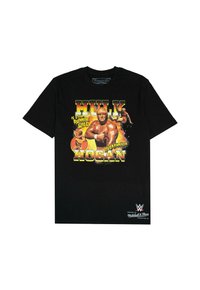 Schwarzes Baumwoll-T-Shirt mit einem bunten Grafik eines Wrestlers und dem Text "HULK IS STILL RUNNIN' WILD" und "HULKAMANIA HOGAN."