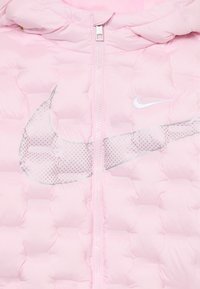 Nike Sportswear SEAMLESS QUILT PUFFER UNISEX - Téli dzseki - pink foam