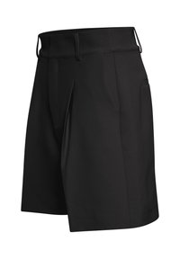 Czarne dopasowane szorty wykonane z gładkiego materiału, z elastycznym paskiem, fałdami z przodu oraz bocznymi kieszeniami, o strukturalnym kroju i czystych liniach.