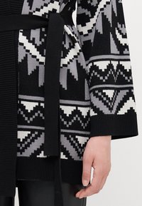 ONLY Tall ONLFRIDA LIFE OPEN - Cardigan - black/ultimate grey/birch