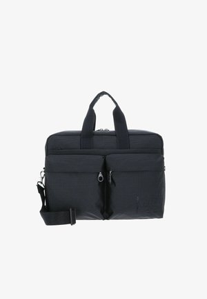 Sacoche pour ordinateur portable en tissu noir avec un motif texturé, deux poignées supérieures, deux poches avant zippées et une bandoulière réglable.