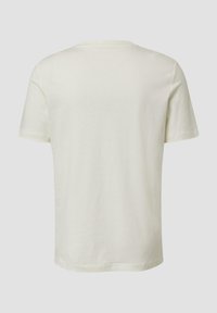 Kremowy T-shirt z krótkim rękawem wykonany z miękkiej bawełny. Prosty, okrągły dekolt, gładka tekstura i staranne szwy. Widok od tyłu.