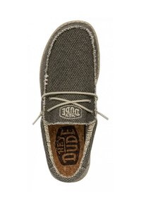 Scarpa in tessuto intrecciato grigio con punta rotonda, lacci beige e dettagli del logo sulla soletta. Parte superiore testurizzata con cuciture visibili.