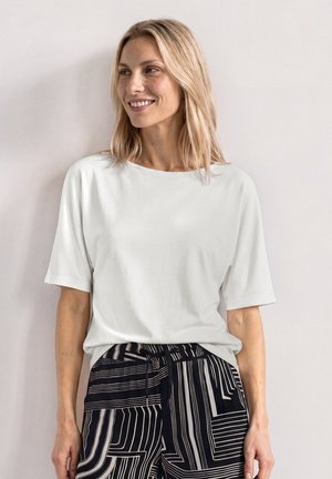 Street One, BASIC SHIRT MIT BOAT NECK UND ELASTIKBUND - Camiseta básica - off white