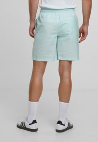 Urban Classics SEERSUCKER - Shorts - frostmint