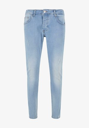 Gaiši zili denim džinsi ar slaidu piegriezumu, ar nelielu izbalējumu un nodilušām detaļām. Standarta piecu kabatu dizains un metāla pogu aizdare.