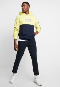 GAP ESSENTIAL SLIM FIT - Chinos - new classic navy