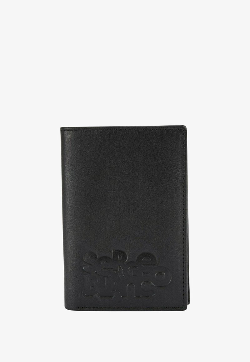 Portefeuille en cuir noir avec logo "Serge Blanco" en relief, design pliable, texture lisse, coins arrondis et coutures apparentes le long des bords.