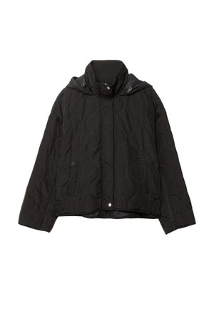 Schwarze gesteppte Jacke mit hohem Kragen, zwei vorderen Taschen und Kapuze. Verfügt über eine glatte Textur und einen Druckknopfverschluss.